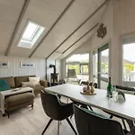 4 Personen Luxusferienhaus Mit Sauna, Kaminofen, Klimaanlage, Kanu Und Seeblick In