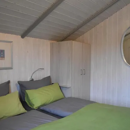 4 Personen Luxusferienhaus Mit Sauna, Kaminofen, Klimaanlage, Kanu Und Seeblick In * Otterndorf