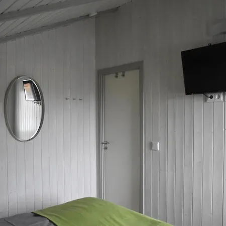 4 Personen Luxusferienhaus Mit Sauna, Kaminofen, Klimaanlage, Kanu Und Seeblick In Otterndorf