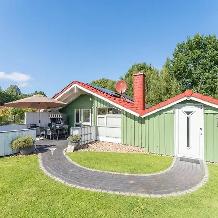 Feriehus 4 Personen Luxusferienhaus Mit Sauna, Kaminofen, Klimaanlage, Kanu Und Seeblick In Otterndorf