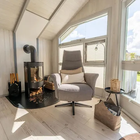 Prázdninový dům 4 Personen Luxusferienhaus Mit Sauna, Kaminofen, Klimaanlage, Kanu Und Seeblick In Otterndorf