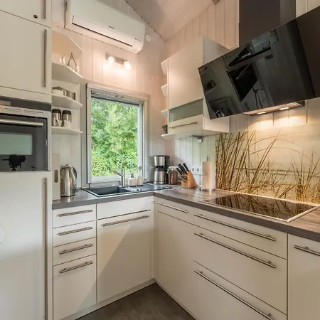 4 Personen Luxusferienhaus Mit Sauna, Kaminofen, Klimaanlage, Kanu Und Seeblick In Prázdninový dům Otterndorf