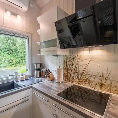 Prázdninový dům 4 Personen Luxusferienhaus Mit Sauna, Kaminofen, Klimaanlage, Kanu Und Seeblick In *