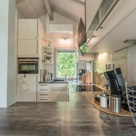 Feriehus 4 Personen Luxusferienhaus Mit Sauna, Kaminofen, Klimaanlage, Kanu Und Seeblick In