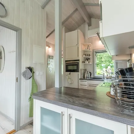Feriehus 4 Personen Luxusferienhaus Mit Sauna, Kaminofen, Klimaanlage, Kanu Und Seeblick In