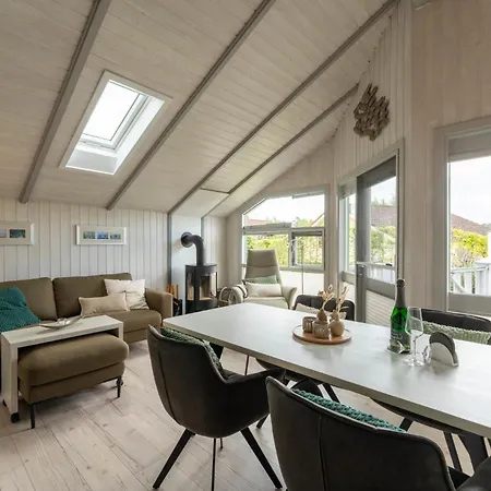 4 Personen Luxusferienhaus Mit Sauna, Kaminofen, Klimaanlage, Kanu Und Seeblick In