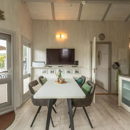 Prázdninový dům 4 Personen Luxusferienhaus Mit Sauna, Kaminofen, Klimaanlage, Kanu Und Seeblick In