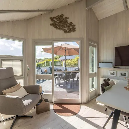 Feriehus 4 Personen Luxusferienhaus Mit Sauna, Kaminofen, Klimaanlage, Kanu Und Seeblick In Otterndorf