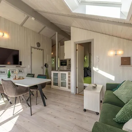4 Personen Luxusferienhaus Mit Sauna, Kaminofen, Klimaanlage, Kanu Und Seeblick In Otterndorf