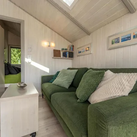 4 Personen Luxusferienhaus Mit Sauna, Kaminofen, Klimaanlage, Kanu Und Seeblick In *