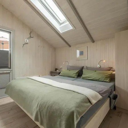 4 Personen Luxusferienhaus Mit Sauna, Kaminofen, Klimaanlage, Kanu Und Seeblick In Prázdninový dům Otterndorf