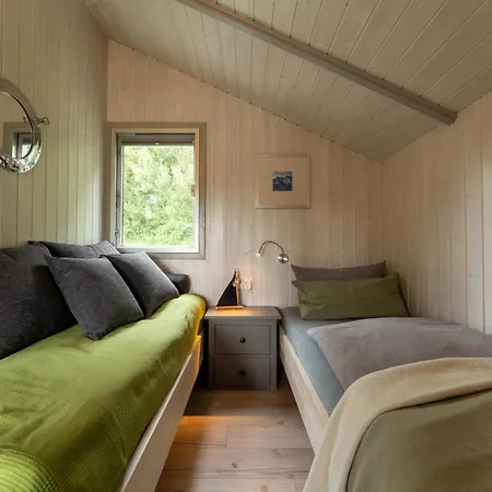 4 Personen Luxusferienhaus Mit Sauna, Kaminofen, Klimaanlage, Kanu Und Seeblick In