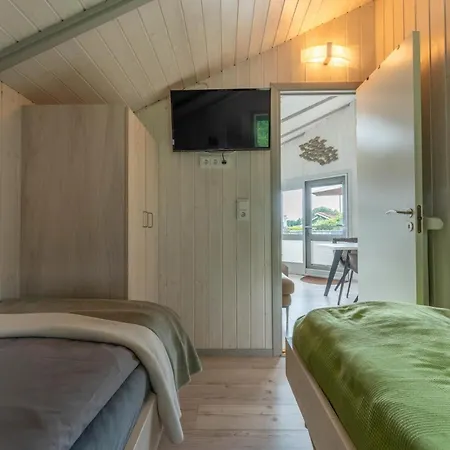 Prázdninový dům 4 Personen Luxusferienhaus Mit Sauna, Kaminofen, Klimaanlage, Kanu Und Seeblick In