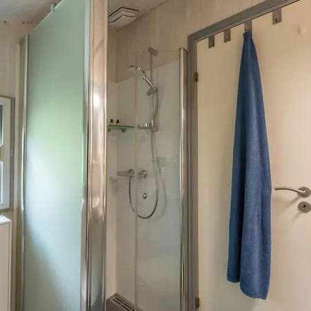4 Personen Luxusferienhaus Mit Sauna, Kaminofen, Klimaanlage, Kanu Und Seeblick In Prázdninový dům *