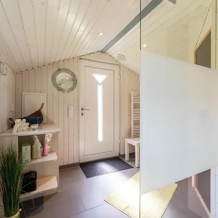 Prázdninový dům 4 Personen Luxusferienhaus Mit Sauna, Kaminofen, Klimaanlage, Kanu Und Seeblick In