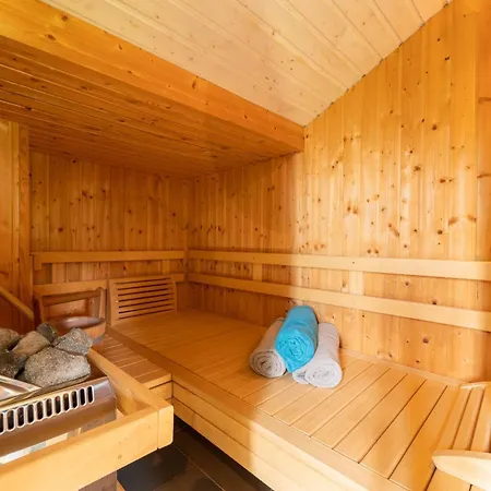 4 Personen Luxusferienhaus Mit Sauna, Kaminofen, Klimaanlage, Kanu Und Seeblick In