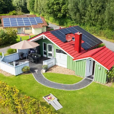 Feriehus 4 Personen Luxusferienhaus Mit Sauna, Kaminofen, Klimaanlage, Kanu Und Seeblick In *