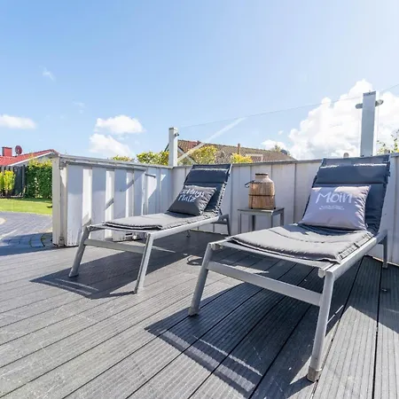Feriehus 4 Personen Luxusferienhaus Mit Sauna, Kaminofen, Klimaanlage, Kanu Und Seeblick In *
