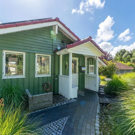 4 Personen Luxusferienhaus Mit Sauna, Kaminofen, Klimaanlage, Kanu Und Seeblick In Feriehus Otterndorf