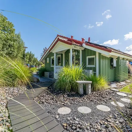 Feriehus 4 Personen Luxusferienhaus Mit Sauna, Kaminofen, Klimaanlage, Kanu Und Seeblick In