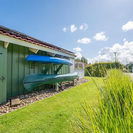 4 Personen Luxusferienhaus Mit Sauna, Kaminofen, Klimaanlage, Kanu Und Seeblick In Otterndorf