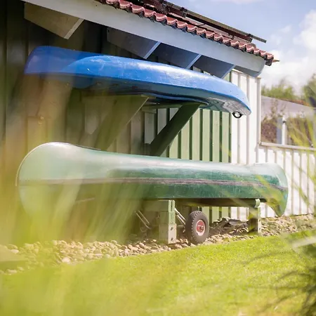 4 Personen Luxusferienhaus Mit Sauna, Kaminofen, Klimaanlage, Kanu Und Seeblick In Otterndorf