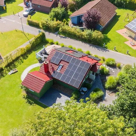 Feriehus 4 Personen Luxusferienhaus Mit Sauna, Kaminofen, Klimaanlage, Kanu Und Seeblick In