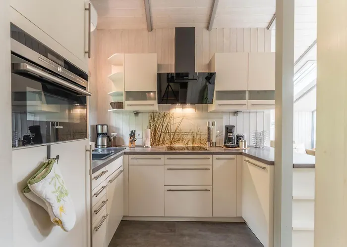 4 Personen Luxusferienhaus Mit Sauna, Kaminofen, Klimaanlage, Kanu Und Seeblick In Otterndorf