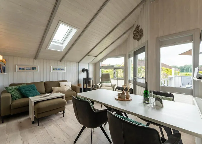 4 Personen Luxusferienhaus Mit Sauna, Kaminofen, Klimaanlage, Kanu Und Seeblick In