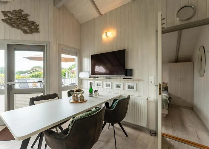 Σπίτι διακοπών 4 Personen Luxusferienhaus Mit Sauna, Kaminofen, Klimaanlage, Kanu Und Seeblick In