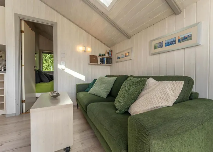 4 Personen Luxusferienhaus Mit Sauna, Kaminofen, Klimaanlage, Kanu Und Seeblick In *