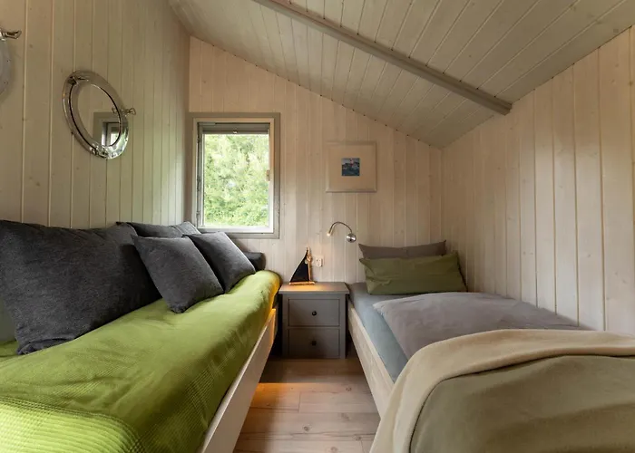 4 Personen Luxusferienhaus Mit Sauna, Kaminofen, Klimaanlage, Kanu Und Seeblick In