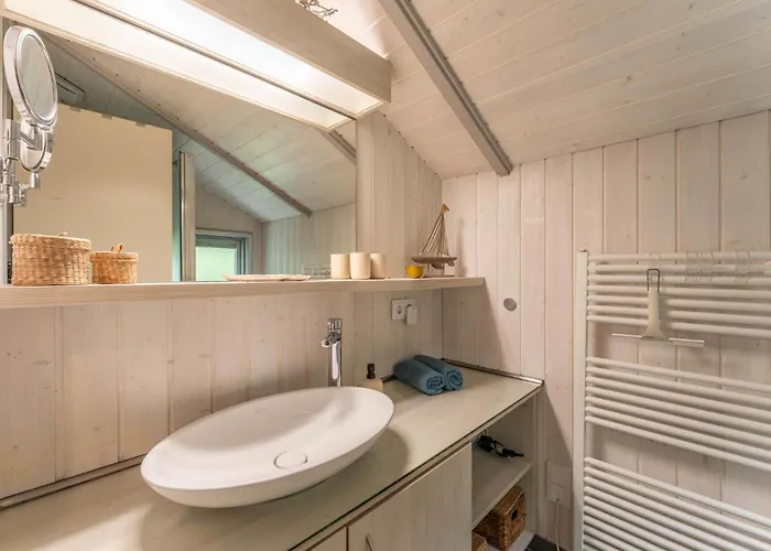 4 Personen Luxusferienhaus Mit Sauna, Kaminofen, Klimaanlage, Kanu Und Seeblick In Σπίτι διακοπών *