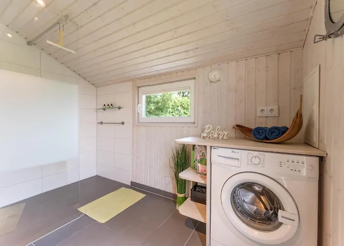 4 Personen Luxusferienhaus Mit Sauna, Kaminofen, Klimaanlage, Kanu Und Seeblick In Otterndorf