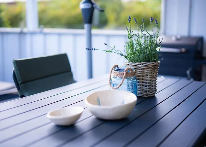 4 Personen Luxusferienhaus Mit Sauna, Kaminofen, Klimaanlage, Kanu Und Seeblick In *