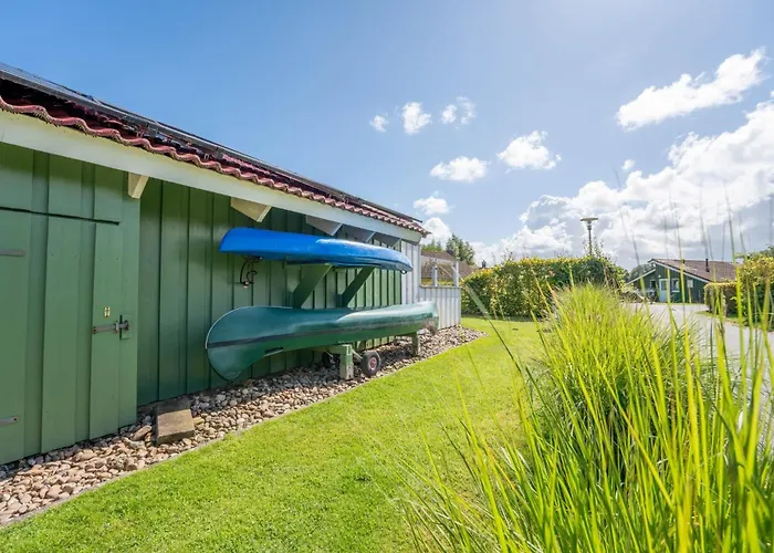 4 Personen Luxusferienhaus Mit Sauna, Kaminofen, Klimaanlage, Kanu Und Seeblick In Otterndorf