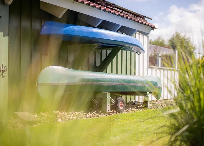 4 Personen Luxusferienhaus Mit Sauna, Kaminofen, Klimaanlage, Kanu Und Seeblick In Otterndorf